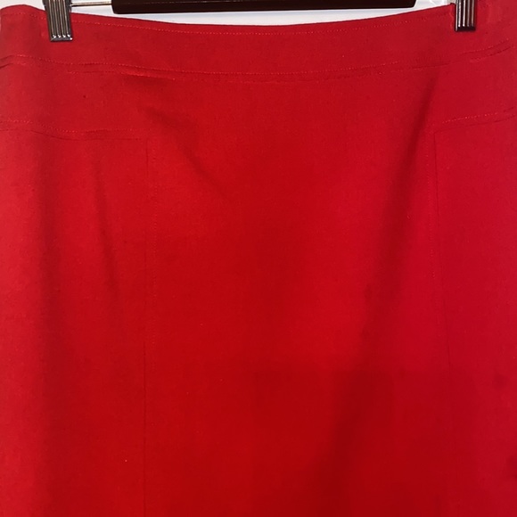 Anne Klein red skirt size 6. Zips in back, falls at knee. Red. - Picture 3 of 8